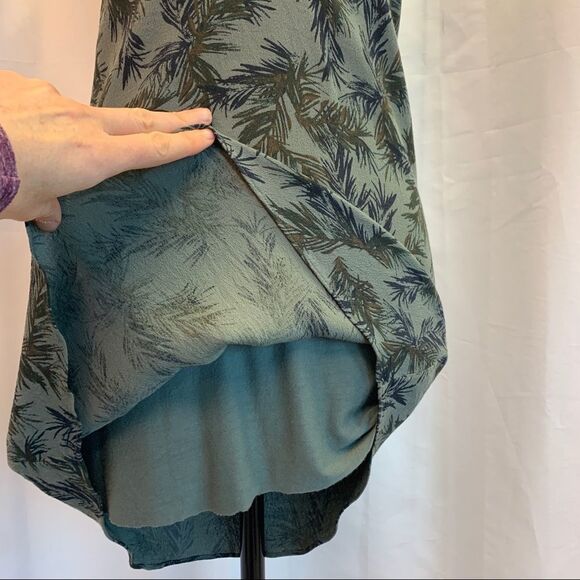 𝅺ARITZIA Wilfred free green leaf tropical spaghetti strap Vivienne dress Sz Xs - Picture 6 of 11